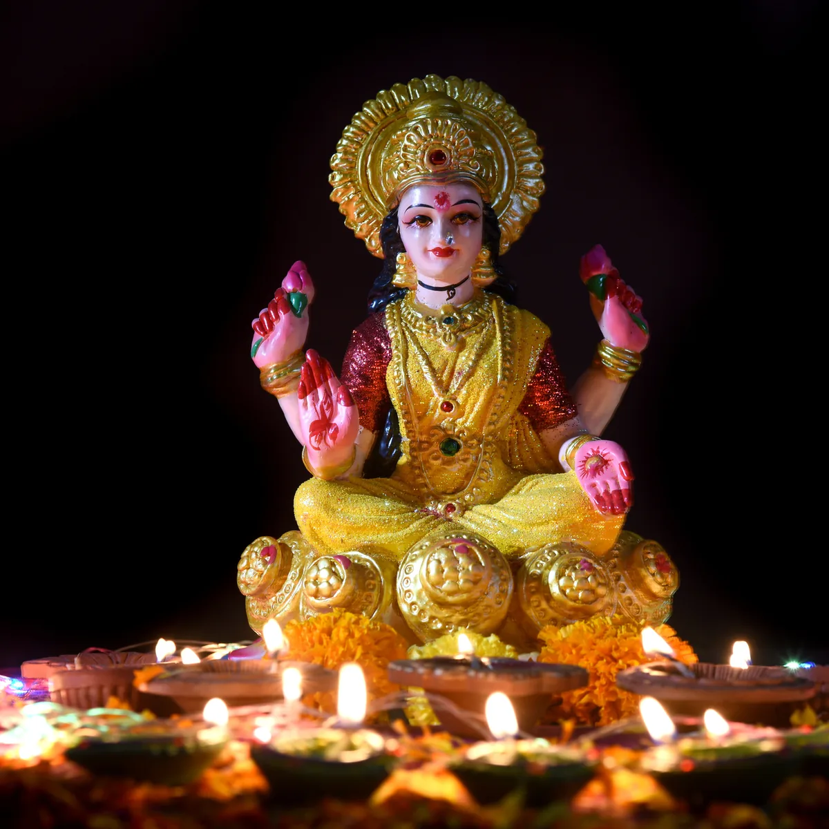An idol of Lakshmi among lit lamps